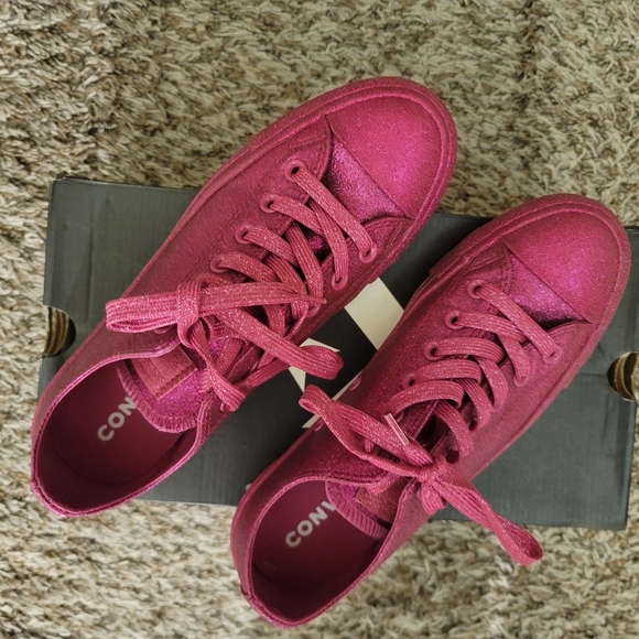 Converse - Picture 2 of 3